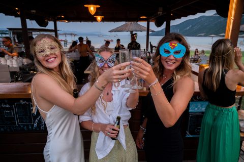 The bar’s open: Cheers!